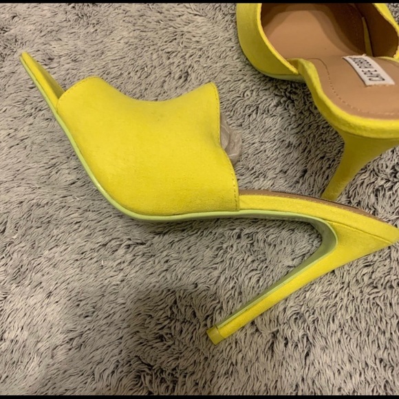 NEW Cape Robbin Heels - Picture 3 of 5